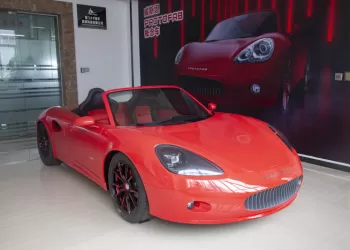 Fabrication de Modèles de Voitures de Sport 1:1